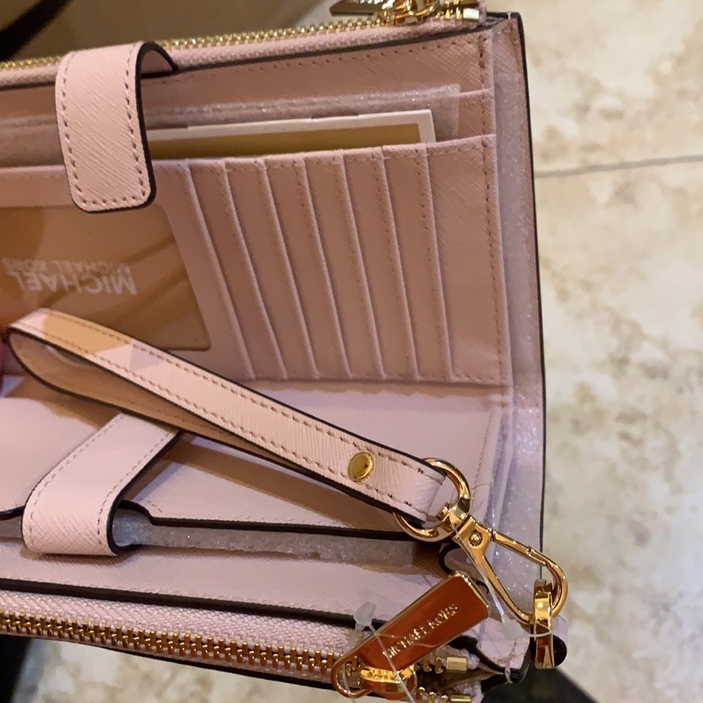 MICHAEL KORS LG DOUBLE ZIP WRISTLET POWDER BLUSH - Picture 11 of 11